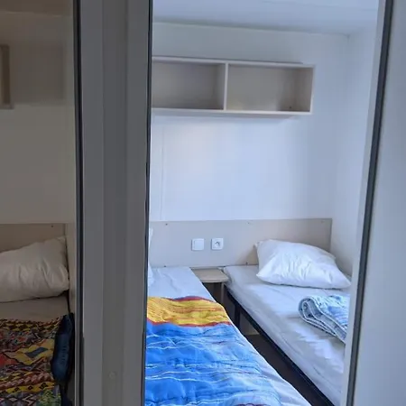 Camping Entre Dunes, Pins Et Ocean. *